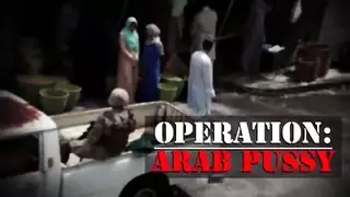 جولة من الغنائم طاقم من الجنود الأمريكيين يلتقطون بعض كس العرب