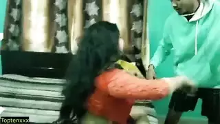 زوجة الديوث الجميلة اشتعلت سخيف على السرير! الجنس الواقع