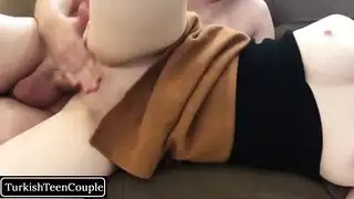 يتم القبض على أختها مع بوسها الرطب