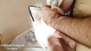 حمى الكوسبلاي: دمية ثعلب الثلج تصبح خشنة وعميقة بواسطة الديك!