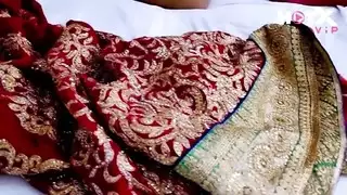 العروس الهندية الحقيقية مارس الجنس بجد في كس والحمار في ليلة شهر العسل (الصوت الهندي)