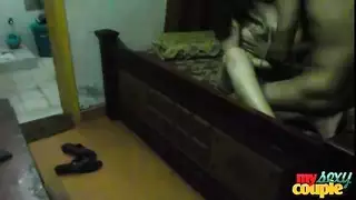 سونيا بهابهي نظيفة الحلاقة الهندي كس مارس الجنس في السرير