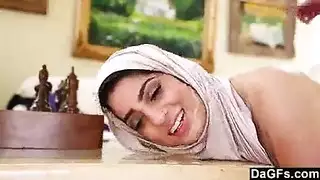 فيلم سكس عربي نار مع الموزة المحجبة نادية علي أم جسم ملبن تتناك من فحل أبيض