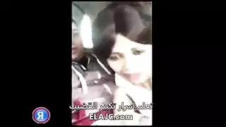 أجمل قحبة سورية تمص زب حبيبها في السيارة