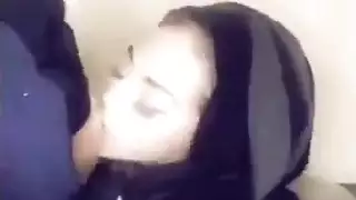 الفتيات المسلمات تربط في النقاب