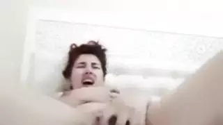 فتاة مغربية تستمني على الكاميرا